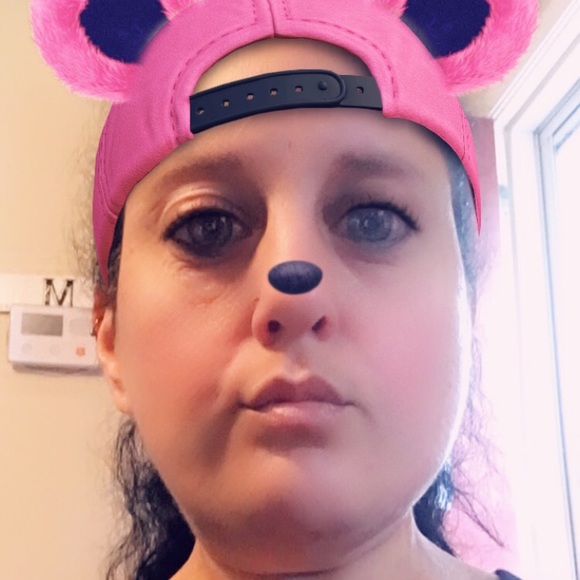 Meet your Posher, Sandy - Picture 2 of 3